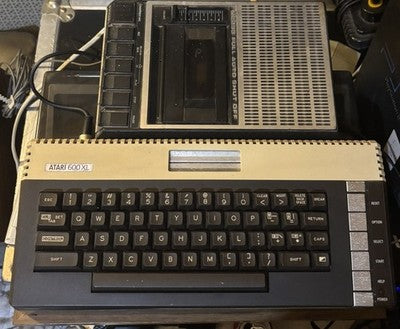 Atari 600XL 8-Bit Vintage System - With Power Lead & Phillips Cassette Deck — photo 1
