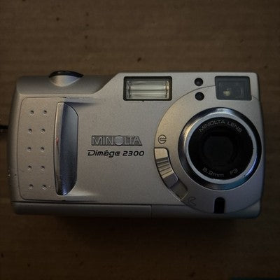 Retro Minolta Dimage 2300 2.3MP 8.2mm F3 Silver Digital Camera TESTED & WORKING — photo 1