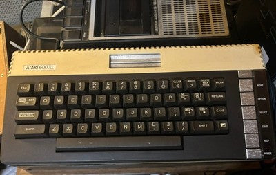 Atari 600XL 8-Bit Vintage System - With Power Lead & Phillips Cassette Deck — photo 4