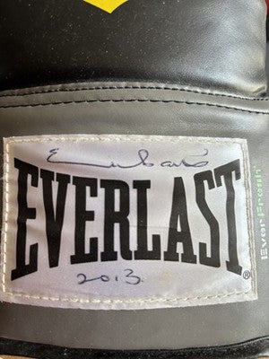 Chris Eubank Sr Signed Everlast Full Size Boxing Glove — photo 2