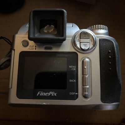 Fujifilm FinePix S3000 Digital Camera 3.2MP 6x Zoom Camera TESTED WORKING — photo 2