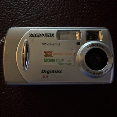 Samsung Digimax 301 3.2MP Digital Camera - Silver TESTED WORKING — photo 1
