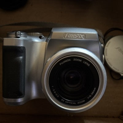 Fujifilm FinePix S3000 Digital Camera 3.2MP 6x Zoom Camera TESTED WORKING — photo 1