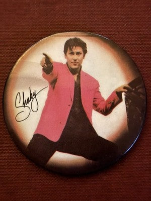 Shakin' Stevens Vintage Metal Pin Badge 1980s Pop Rock 2 1/4" — photo 1