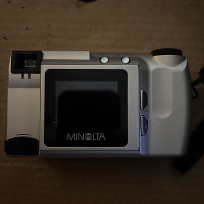 Retro Minolta Dimage 2300 2.3MP 8.2mm F3 Silver Digital Camera TESTED & WORKING — photo 2