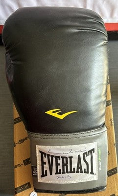 Chris Eubank Sr Signed Everlast Full Size Boxing Glove — photo 1