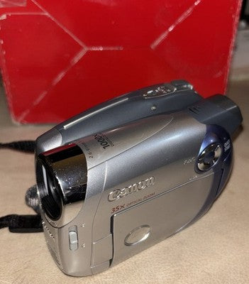 Canon DC210 DVD Camcorder – 35x Optical Zoom – Boxed – Tested — photo 2