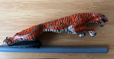 Vintage Hand Painted Jaguar Leaping Cat Bonnet Mascot Emblem — photo 4