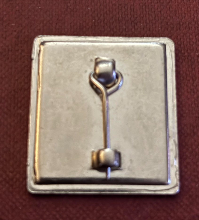 Vintage SAXON 1970s/1980s Metal Pin Badge Classic Rock Metal — photo 2