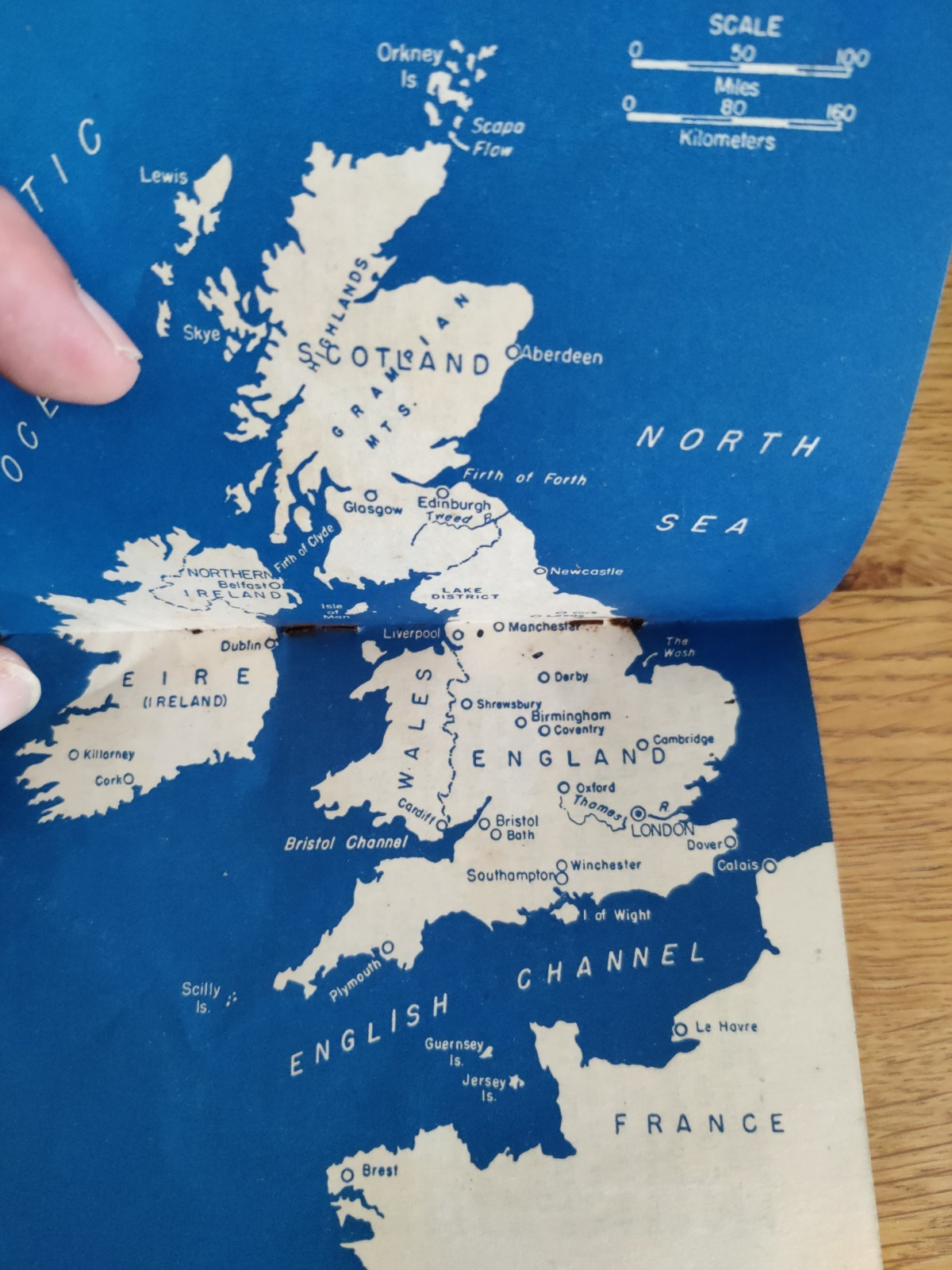 D Day Items WW2 A Short Guide To Great Britain Maps Red Cross Phrase book etc — photo 2