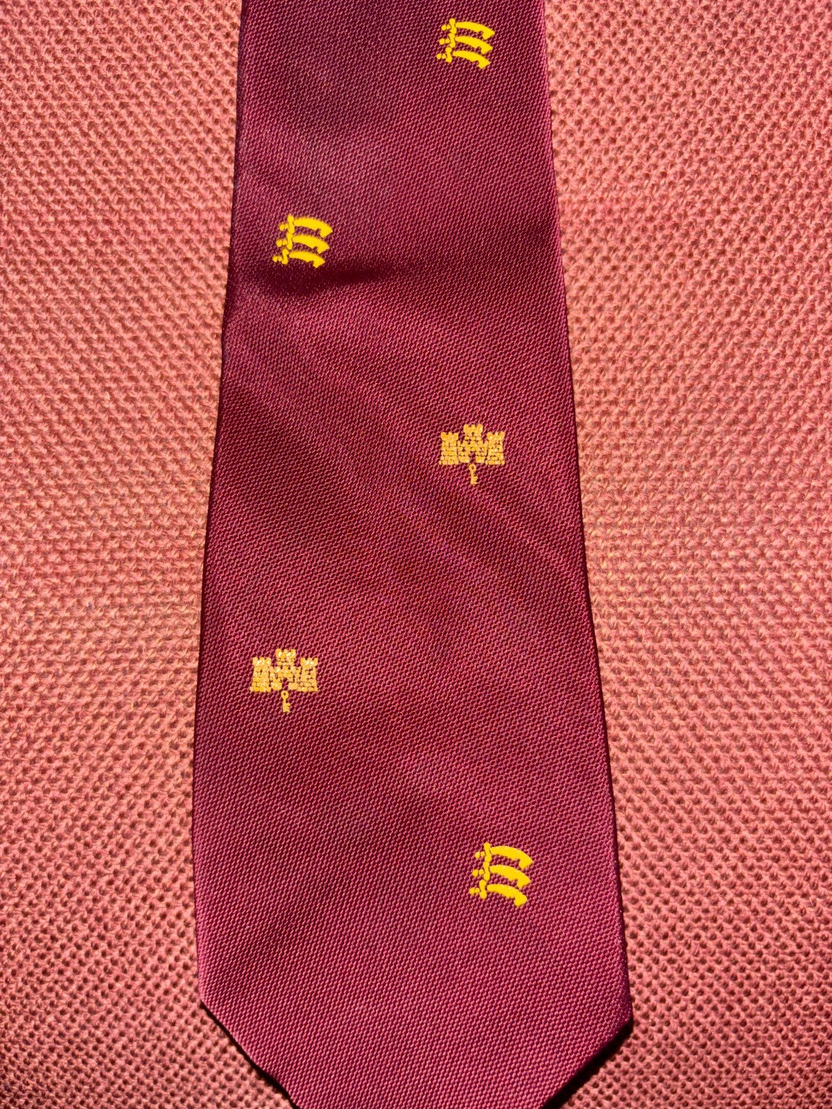 Vintage Gibraltar Castle & Key Military Regimental Tie Royal Anglian Regiment ? — photo 1