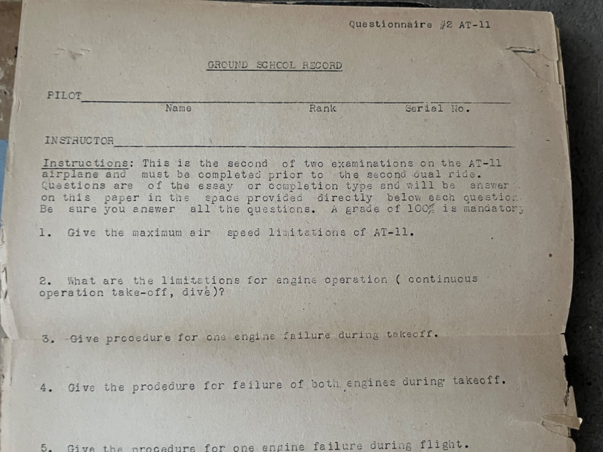 WW2 1945 USAAF Pilots Information File B17  B24 with extras etc Genuine — photo 4