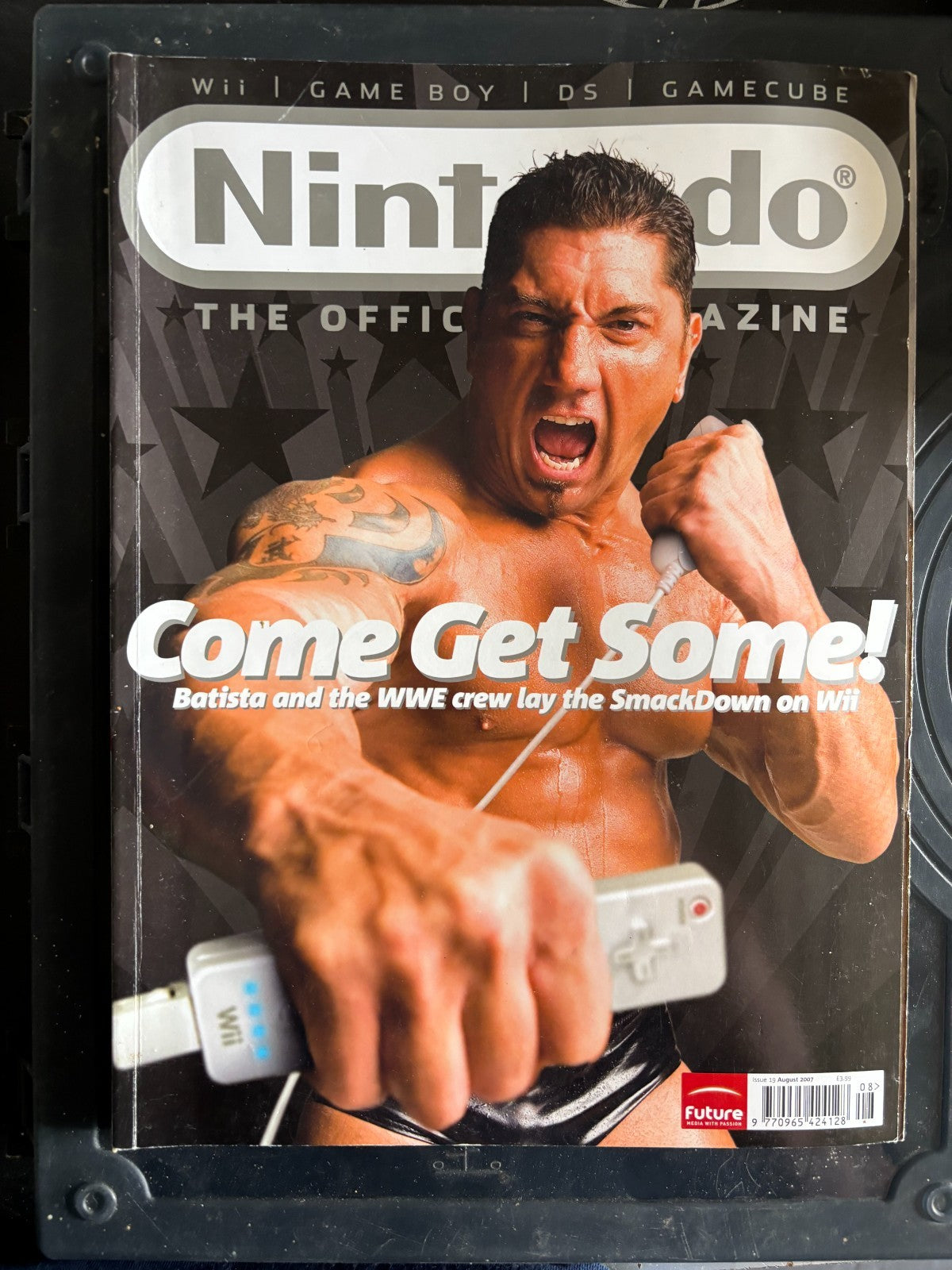 Official Nintendo Magazine Issue 23 Dec 2007 WWE Smackdown vs Raw Batista ONM — photo 1