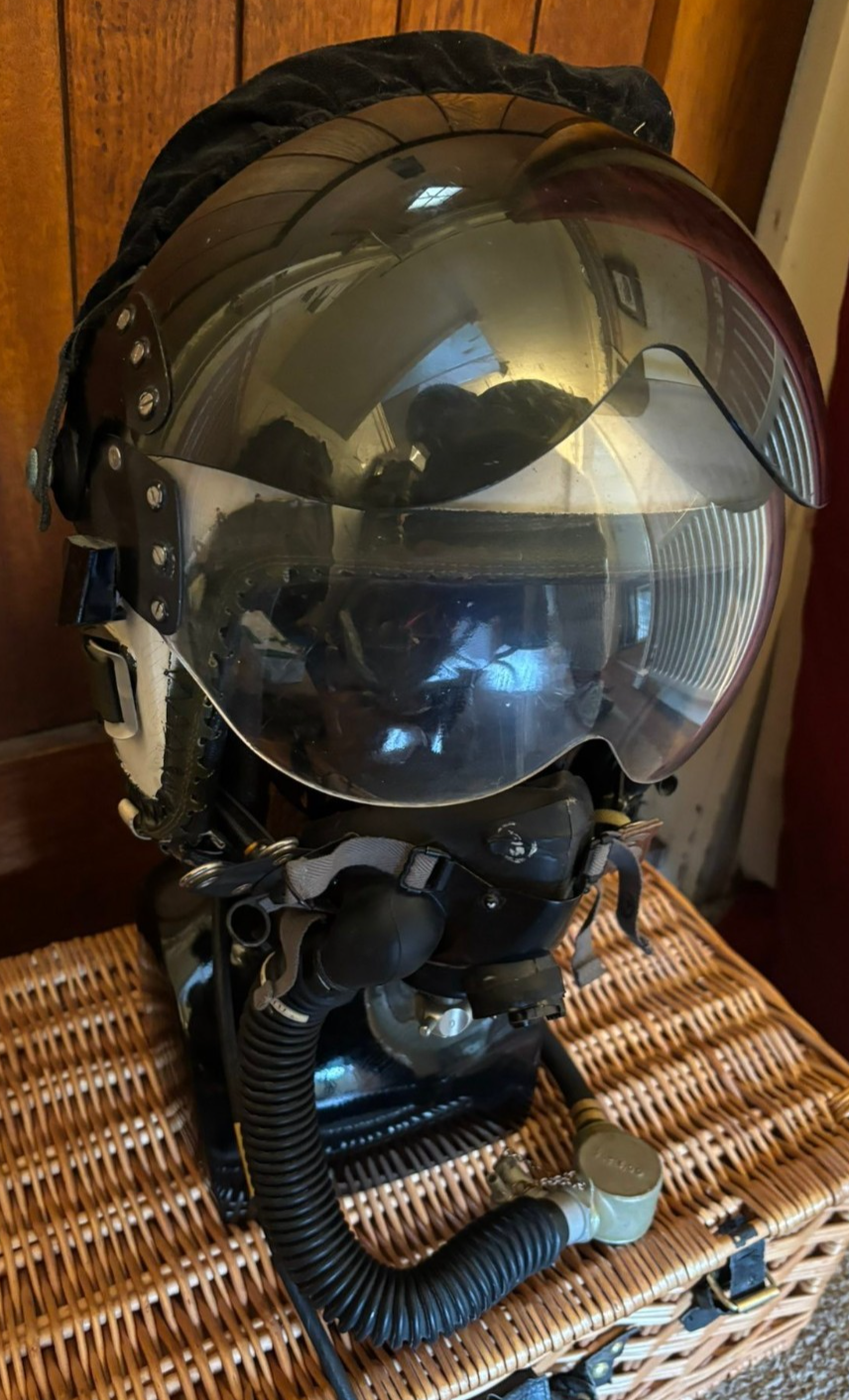 British RAF Mk3c Pilots Flight Helmet & Type M Oxygen Mask Display Set Bone Dome — photo 5