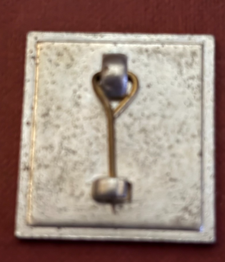 Vintage RAINBOW 1970s/1980s Metal Pin Badge Classic Rock Metal — photo 2
