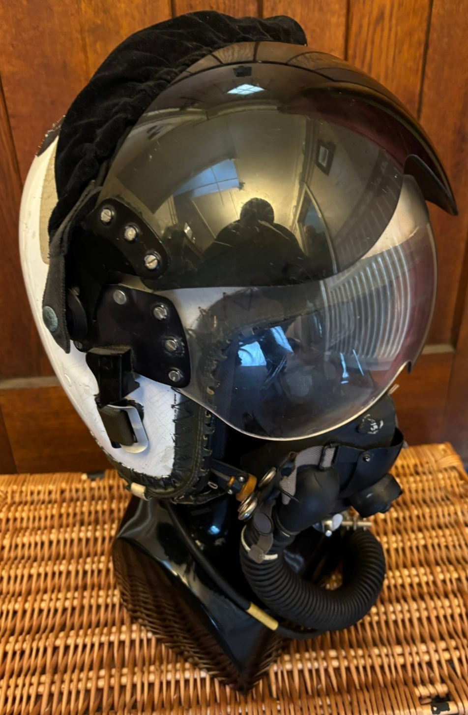 British RAF Mk3c Pilots Flight Helmet & Type M Oxygen Mask Display Set Bone Dome — photo 1