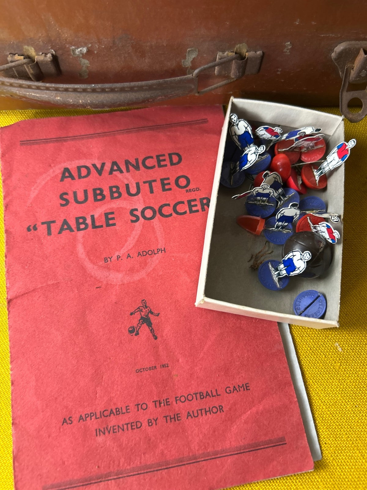 Vintage Subbuteo Table Soccer Football Set & Case — photo 2