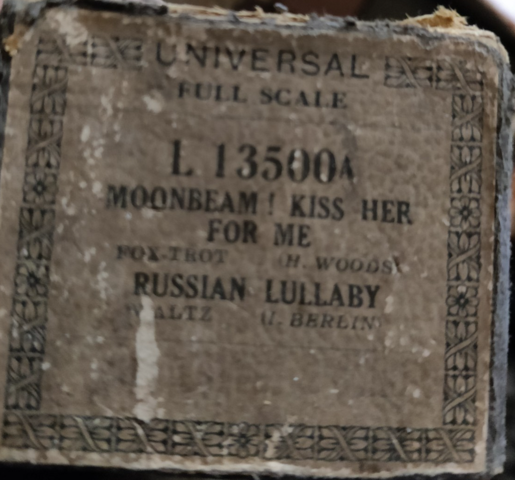 MOONBEAM! KISS HER FOR ME L13500A Universal - Player Piano / Pianola Roll — photo 1