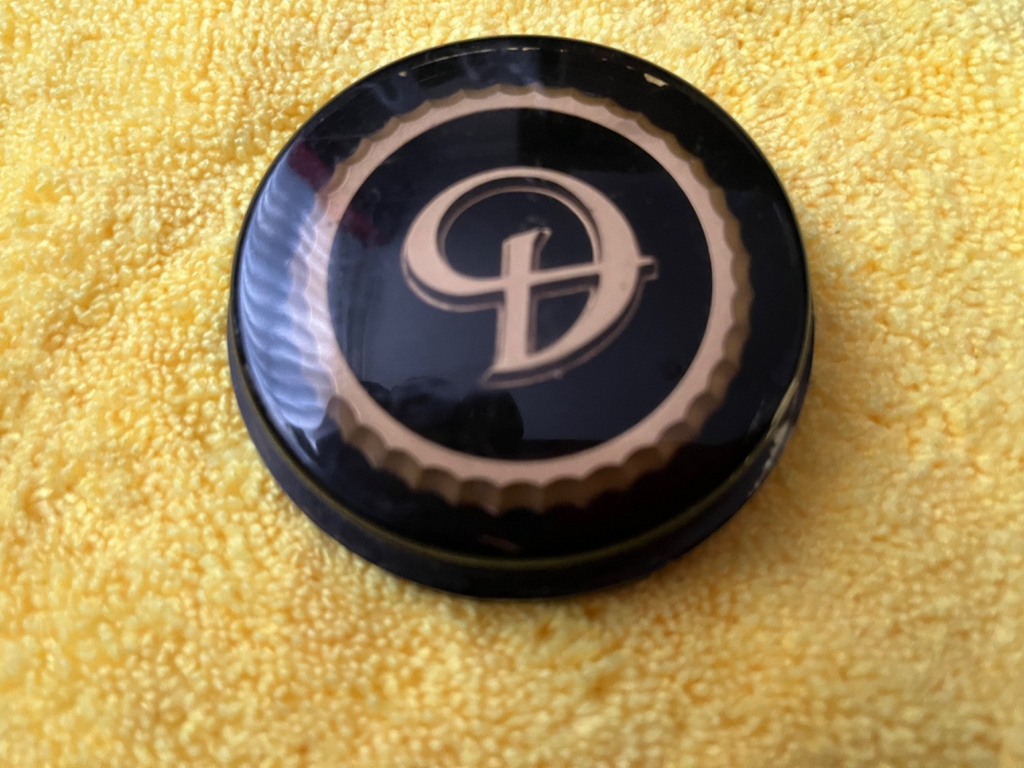 Daimler Sovereign steering series 1 one wheel badge emblem Grill — photo 1