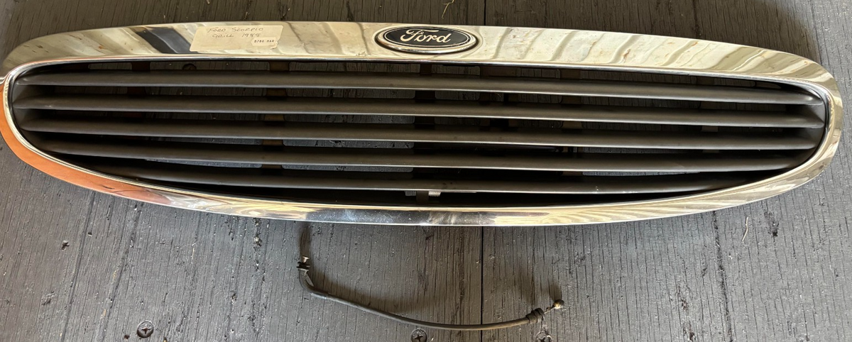 Ford Granada Scorpio Mk2 Front Grill with Badge 1994-1997 — photo 1